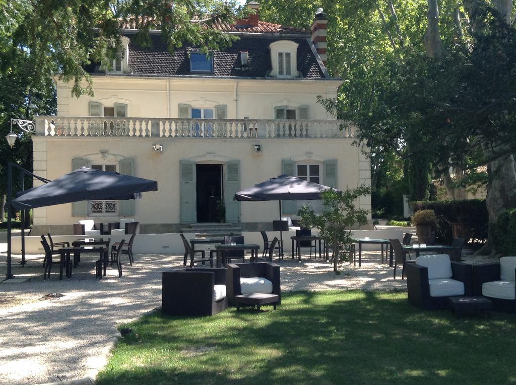 Hostellerie Les Frenes Avignon Exterior foto